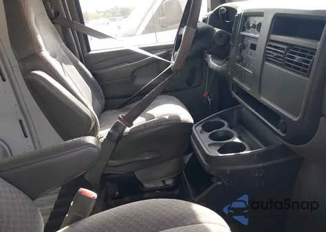 2005 Chevrolet Express z USA, uszkodzony, nr VIN 1GCFG15T051145717